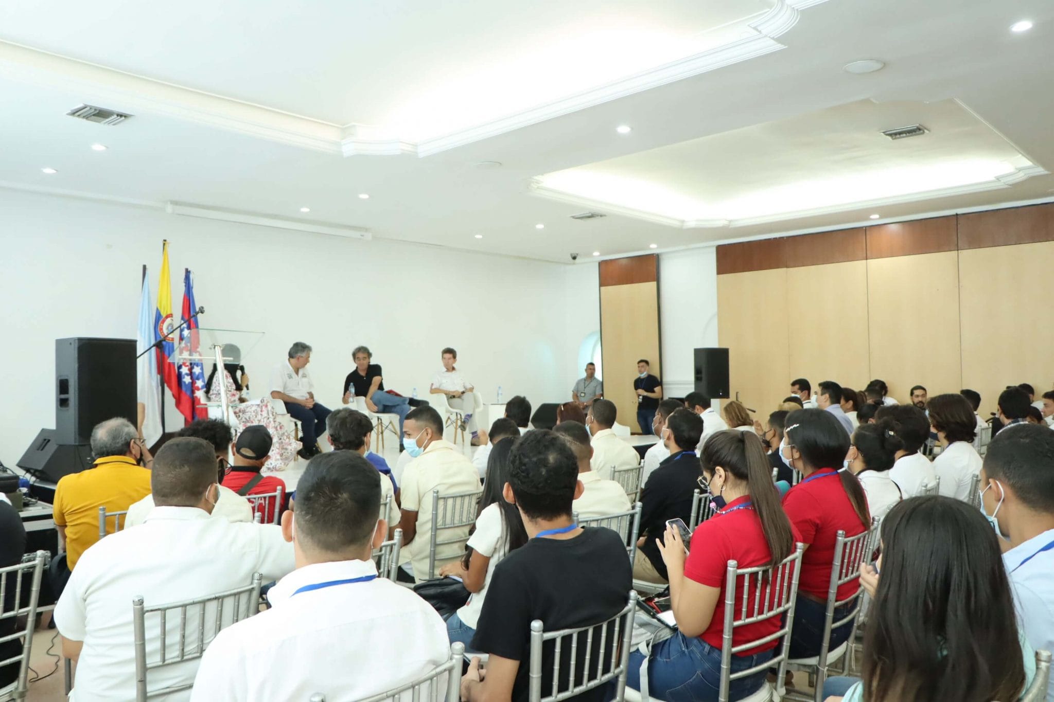 <strong><em>SANTA MARTA VIVIÓ EL PRIMER DEBATE PRESIDENCIAL DE SU HISTORIA.</em></strong>